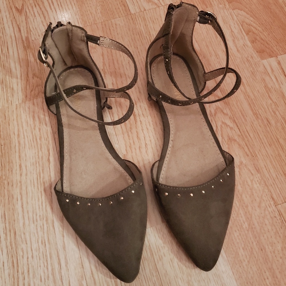 Olive strappy pointed sandals! New